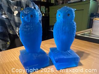 MaxSold Auction: Vintage Westmoreland Blue Satin Glass Owls on Books Figurines  - Stoughton (Massachusetts, USA) SELLER MANAGED Downsizing Online Auction - West Street