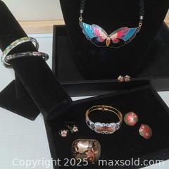 MaxSold Auction: CLOISONNE JEWELRY  - Lakeland (Florida, USA) SELLER MANAGED Reseller Online Auction - Dove Meadow Trail
