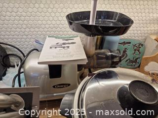 MaxSold Auction: Large Lot of Miscellaneous Kitchen Items - Toronto (Ontario, Canada) SELLER MANAGED Moving Online Auction - Dovercourt Road (CONDO)