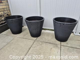 MaxSold Auction: Lot of 3 Outdoor Plastic Planters - Toronto (Ontario, Canada) SELLER MANAGED Moving Online Auction - Dovercourt Road (CONDO)