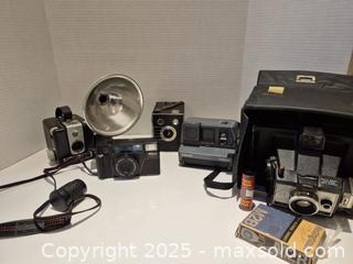 MaxSold Auction: Lot of Vintage Cameras + Gear - Toronto (Ontario, Canada) SELLER MANAGED Moving Online Auction - Dovercourt Road (CONDO)