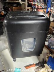 MaxSold Auction: 10 sheet paper shredder - Upper Moreland Township (Pennsylvania, USA) SELLER MANAGED Charity/Fundraising Online Auction - Davisville Road