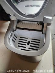 MaxSold Auction: Cooks essentials ice maker - Upper Moreland Township (Pennsylvania, USA) SELLER MANAGED Charity/Fundraising Online Auction - Davisville Road