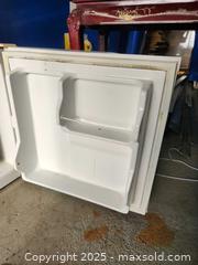 MaxSold Auction: Haier mini fridge - Upper Moreland Township (Pennsylvania, USA) SELLER MANAGED Charity/Fundraising Online Auction - Davisville Road