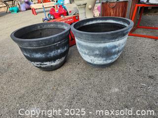 MaxSold Auction: Plastic flower pots - Upper Moreland Township (Pennsylvania, USA) SELLER MANAGED Charity/Fundraising Online Auction - Davisville Road