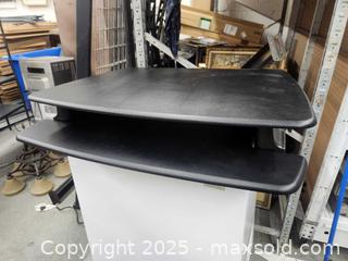 MaxSold Auction: Varidesk tabletop standing desk - Upper Moreland Township (Pennsylvania, USA) SELLER MANAGED Charity/Fundraising Online Auction - Davisville Road