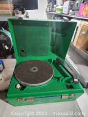 MaxSold Auction: Vintage library record player  - Upper Moreland Township (Pennsylvania, USA) SELLER MANAGED Charity/Fundraising Online Auction - Davisville Road