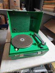MaxSold Auction: Vintage library record player - Upper Moreland Township (Pennsylvania, USA) SELLER MANAGED Charity/Fundraising Online Auction - Davisville Road
