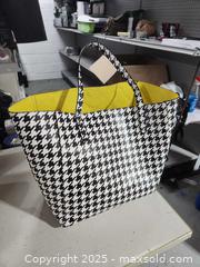 MaxSold Auction: Womens Purses - Upper Moreland Township (Pennsylvania, USA) SELLER MANAGED Charity/Fundraising Online Auction - Davisville Road