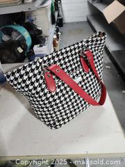 MaxSold Auction: Womens Purses - Upper Moreland Township (Pennsylvania, USA) SELLER MANAGED Charity/Fundraising Online Auction - Davisville Road