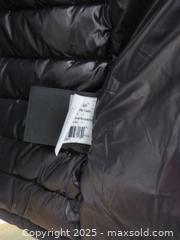 MaxSold Auction: Moose Knuckles Ropper Puffer Hooded Jacket Men&#39;s XL Black - Toronto (Ontario, Canada) PARTNER MANAGED Downsizing Online Auction - Research Road (STORAGE)