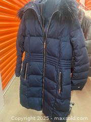 MaxSold Auction: This is a Tommy Hilfiger women&#39;s navy blue long down puffer coat with a faux-fur trim hood - Vancouver (British Columbia, Canada) SELLER MANAGED Moving Online Auction - West Broadway (CONDO)