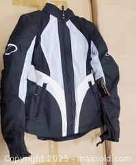 MaxSold Auction: Daymak Women&#39;s S Textile Motorcycle Riding Jacket - White/Black - Toronto (Ontario, Canada) SELLER MANAGED Reseller Online Auction - Curity Avenue