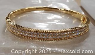 MaxSold Auction: Lot of 3 Jewelry Pieces: Bangle, Pendant Necklace, Dangle Earrings - Toronto (Ontario, Canada) SELLER MANAGED Reseller Online Auction - Curity Avenue