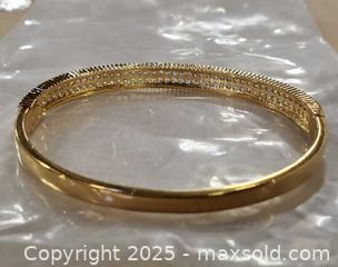 MaxSold Auction: Lot of 3 Jewelry Pieces: Bangle, Pendant Necklace, Dangle Earrings - Toronto (Ontario, Canada) SELLER MANAGED Reseller Online Auction - Curity Avenue