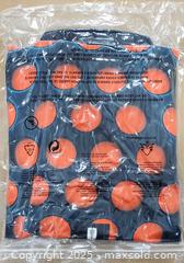 MaxSold Auction: Men's XL Short-Sleeve Quarter-Zip Polo with 3D Dot Pattern - Toronto (Ontario, Canada) SELLER MANAGED Reseller Online Auction - Curity Avenue