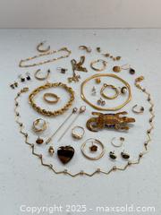 MaxSold Auction: Assorted Vintage Jewelry + Gold Lot  - Toronto (Ontario, Canada) PARTNER MANAGED Estate Sale Online Auction - Merton Street