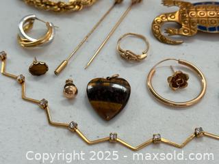 MaxSold Auction: Assorted Vintage Jewelry + Gold Lot  - Toronto (Ontario, Canada) PARTNER MANAGED Estate Sale Online Auction - Merton Street
