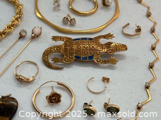 MaxSold Auction: Assorted Vintage Jewelry + Gold Lot  - Toronto (Ontario, Canada) PARTNER MANAGED Estate Sale Online Auction - Merton Street