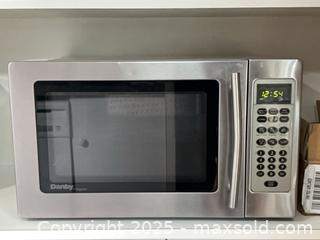 MaxSold Auction: Danby Stainless Steel Microwave  - Toronto (Ontario, Canada) PARTNER MANAGED Estate Sale Online Auction - Merton Street