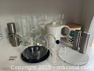 MaxSold Auction: Modern Kitchen Glass Decor Lot + More - Toronto (Ontario, Canada) PARTNER MANAGED Estate Sale Online Auction - Merton Street