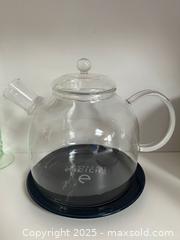 MaxSold Auction: Modern Kitchen Glass Decor Lot + More - Toronto (Ontario, Canada) PARTNER MANAGED Estate Sale Online Auction - Merton Street