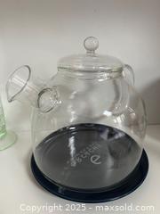MaxSold Auction: Modern Kitchen Glass Decor Lot + More - Toronto (Ontario, Canada) PARTNER MANAGED Estate Sale Online Auction - Merton Street