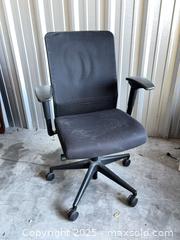 MaxSold Auction: Black Fabric Office Desk Chair Rolling Swivel - Garden City (Georgia, USA) SELLER MANAGED Downsizing Online Auction - Bryce Industrial Drive