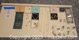MaxSold Auction: Assorted Women&#39;s Fashion Jewelry - Lakeland (Florida, USA) PARTNER MANAGED Estate Sale Online Auction - Canyon Lake Point