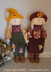MaxSold Auction: Decorative Wreaths and Harvest Scarecrow Dolls - Lakeland (Florida, USA) PARTNER MANAGED Estate Sale Online Auction - Canyon Lake Point