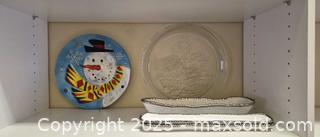 MaxSold Auction: Holiday/Christmas Serving Plates & Utensils - Lakeland (Florida, USA) PARTNER MANAGED Estate Sale Online Auction - Canyon Lake Point