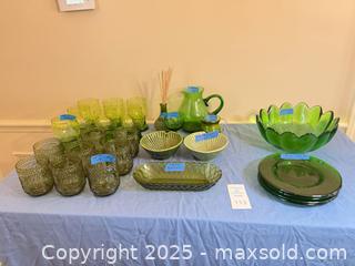 MaxSold Auction: Lot of Green Glassware and Ceramic Bowls - Lakeland (Florida, USA) PARTNER MANAGED Estate Sale Online Auction - Canyon Lake Point