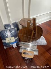 MaxSold Auction: Mixed Home Goods Lot: Serving Boards, Stainless Pieces, Blankets - Lakeland (Florida, USA) PARTNER MANAGED Estate Sale Online Auction - Canyon Lake Point