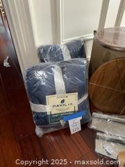 MaxSold Auction: Mixed Home Goods Lot: Serving Boards, Stainless Pieces, Blankets - Lakeland (Florida, USA) PARTNER MANAGED Estate Sale Online Auction - Canyon Lake Point