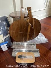 MaxSold Auction: Mixed Home Goods Lot: Serving Boards, Stainless Pieces, Blankets - Lakeland (Florida, USA) PARTNER MANAGED Estate Sale Online Auction - Canyon Lake Point