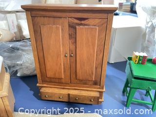 MaxSold Auction: Large Lot of Dollhouse Miniatures & Furniture – Wood Pieces, Rugs, Figures & More - Fort Washington (Maryland, USA) SELLER MANAGED Estate Sale Online Auction - Hatton Point Road