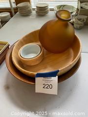 MaxSold Auction: Mixed Lot: Vase and Bowls, 4 Pieces - Fort Washington (Maryland, USA) SELLER MANAGED Estate Sale Online Auction - Hatton Point Road