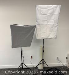 MaxSold Auction: Craphy Photography Continuous Softbox A - Surrey (British Columbia, Canada) SELLER MANAGED Downsizing Online Auction -  75a Avenue