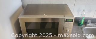 MaxSold Auction: Panasonic Stainless Steel Countertop Microwave Oven - Toronto (Ontario, Canada) SELLER MANAGED Moving Online Auction - Kingston Road (CONDO)