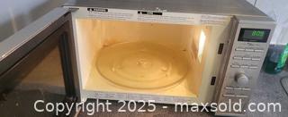 MaxSold Auction: Panasonic Stainless Steel Countertop Microwave Oven - Toronto (Ontario, Canada) SELLER MANAGED Moving Online Auction - Kingston Road (CONDO)