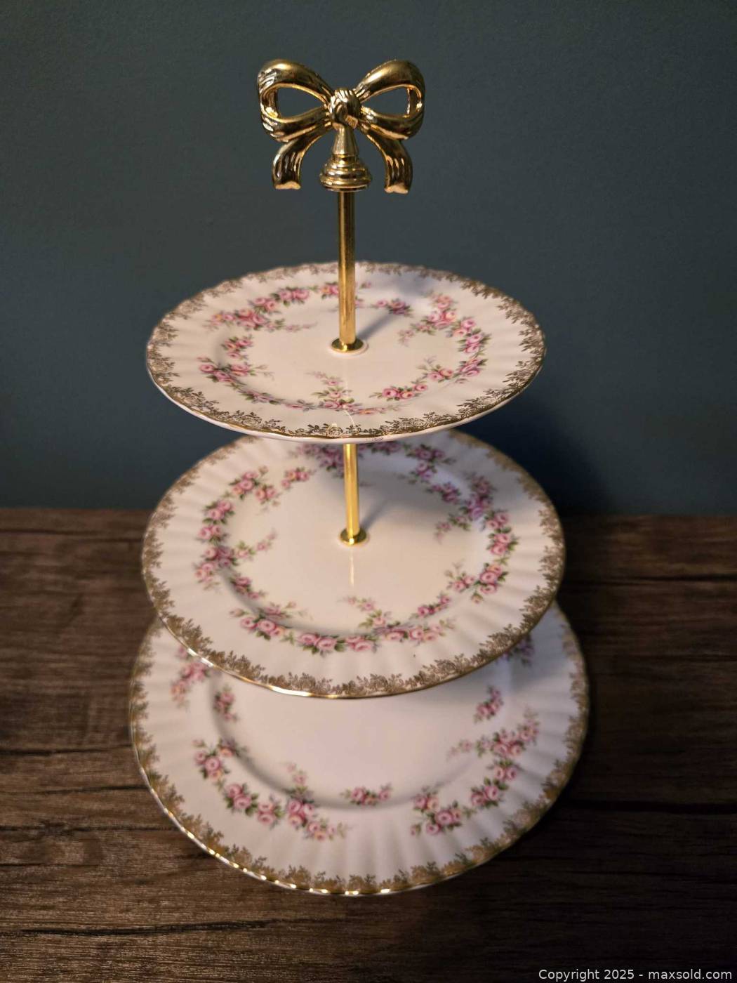 Royal Albert Dimity Rose 3-tier dessert stand | Maxsold