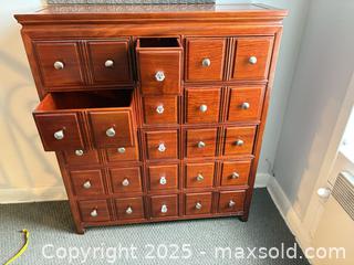 MaxSold Auction: Chest of drawers - Toronto (Ontario, Canada) SELLER MANAGED Moving Online Auction - Queenslea Avenue