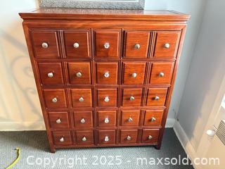 MaxSold Auction: Chest of drawers - Toronto (Ontario, Canada) SELLER MANAGED Moving Online Auction - Queenslea Avenue