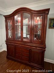 MaxSold Auction: Dining Room Hutch - Toronto (Ontario, Canada) SELLER MANAGED Moving Online Auction - Queenslea Avenue