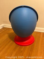 MaxSold Auction: Egg Chair, no hood - Toronto (Ontario, Canada) SELLER MANAGED Moving Online Auction - Queenslea Avenue