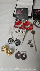 MaxSold Auction: Lot Of Assorted Costume Jewelry - Riverview (Florida, USA) SELLER MANAGED Downsizing Online Auction - Holly Heath Drive