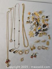 MaxSold Auction: Lot Of Assorted Costume Jewelry - Riverview (Florida, USA) SELLER MANAGED Downsizing Online Auction - Holly Heath Drive