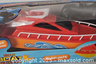 MaxSold Auction: Remote Control Speed Boat - Riverview (Florida, USA) SELLER MANAGED Downsizing Online Auction - Holly Heath Drive