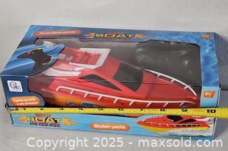 MaxSold Auction: Remote Control Speed Boat - Riverview (Florida, USA) SELLER MANAGED Downsizing Online Auction - Holly Heath Drive