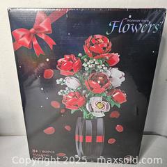 MaxSold Auction: Toy Flowers Building Blocks Set - Riverview (Florida, USA) SELLER MANAGED Downsizing Online Auction - Holly Heath Drive